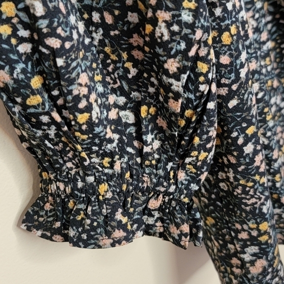 NWT Everyday Chic Boutique | Flirt with Florals Faux Crossover Side Tie Blouse - Picture 4 of 7
